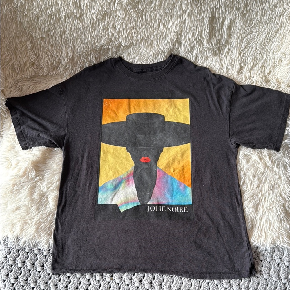 Jolie Noire Girl with a Hat Short Sleeve Black T-Shirt